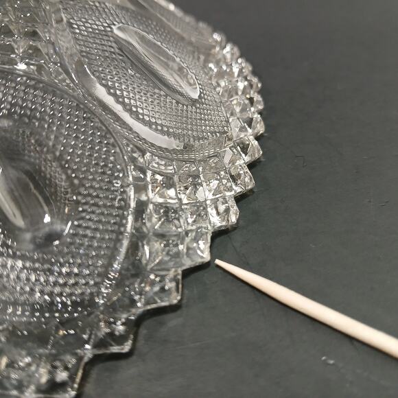 Vintage Westmoreland Glass 'Buckle English Hobnail' 7" Shallow Bowl *1 Chip* - Picture 8 of 10